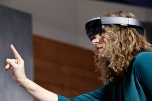 智能眼镜：谷歌倒下去，微软爬起来