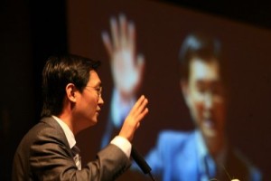 裁判员和运动员的双重角色，腾讯在开放与封闭中来回纠结