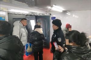 民警化身 “和事佬” 及时调解物业纠纷