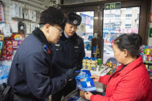 冰城公安：排查“九小场所”隐患  守护春初安全防线