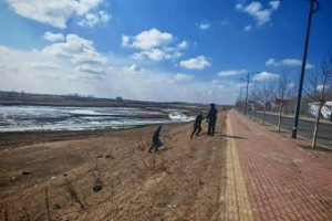 冰融水暖时 “警”护江上安