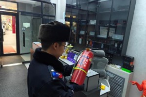 【春雷行动】  从清晨问候到深夜守护  社区民警的一天这样做