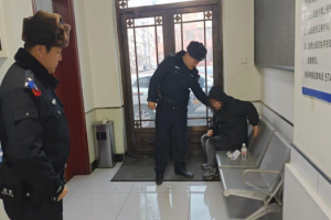 春雷行动：手机故障返家难 巡逻民警助团圆