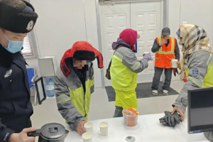 春雷行动·巡逻防控 风雪中的守护：香坊公安用行动送温暖