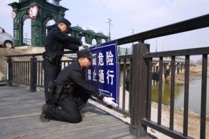 冰城公安：宣入人心 奏响江边安全“协奏曲”