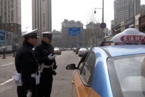 违停整治出重拳 冰城畅行更舒心