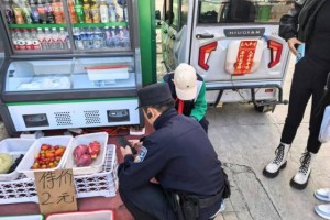 学生突发疾病 民警及时护送就医