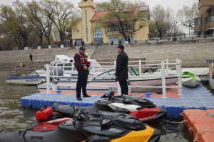 安全就是主线！  冰城公安江上护航持续在线