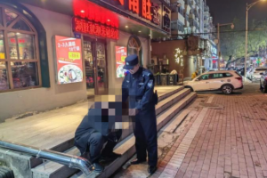 警民情深：哈尔滨多地派出所民警暖心救助群众