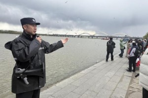 冰城公安：筑牢沿江安全防线  守护市民安度夏日