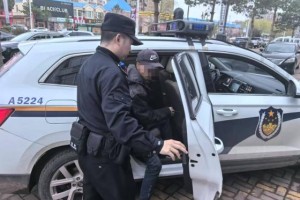 患病男子外出走失 民警暖心救助