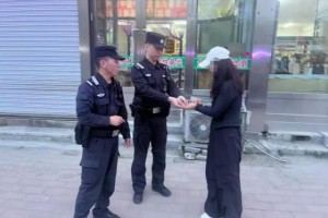 冰城街头藏蓝身影的24小时