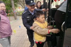 香炉山游客爆棚  冰城公安让安全感拉满