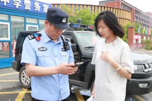 【高考暖心事】考生证件遗落正着急 民警紧急接送真给力