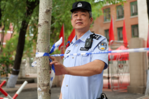 冰城老民警：岁月为尺  丈量护考路上的坚守与温情