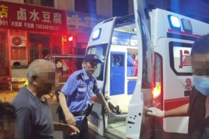 【净土行动】老人不慎摔倒，幸亏遇到他们！