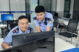 冰城公安“警师”：从青涩到社区“定心石”