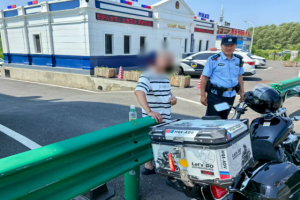 南岗分局长江路公安检查站服务救助  过往车辆和群众