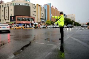 冰城公安：全力筑牢防汛安全线