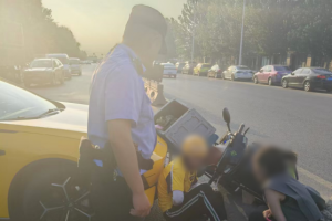 冰城警务暖民心：南岗公安分局民警巡逻中连续救助群众获好评