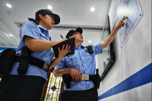 师者如灯  她循着银发警徽下的足迹坚定前行