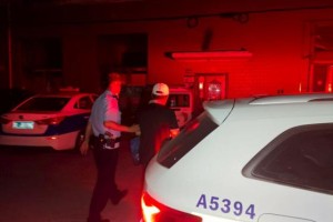 老人外出身体不适 民警暖心护送回家