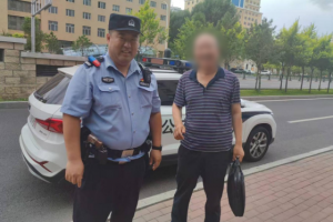 南岗公安巡逻中热心服务 迷途指引显温情 精准服务赢赞誉