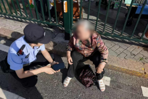 南岗分局民警巡逻中连续救助三名走失老人 暖心守护彰显为民情怀