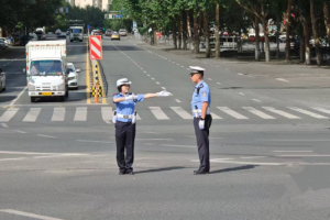 三句“警言”传帮带：  把路畅民安刻进藏蓝日常