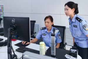 方寸之间有温度：师徒传承  户籍窗口守护民生“小事”