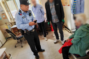 南岗分局民警巡逻中助迷途老人踏上归家路