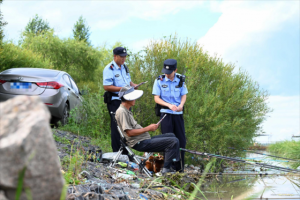 冰城公安出硬招！严打非法捕捞 守护江河“鱼水情”
