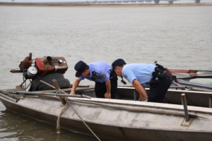 冰城公安：  亮剑非法捕捞 多警联动织密生态网