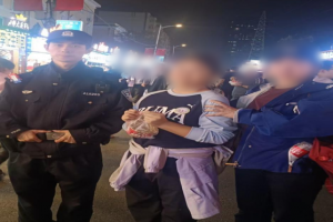 南岗分局民警巡逻中连续助寻走失儿童 暖心行动获赞誉