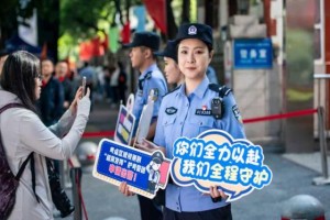 冰城“警营记录者”：记者节里的坚守者  以笔镜绘就平安画卷