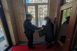 警民连心暖寒冬！南岗分局民警巡逻中助民解难获赞誉