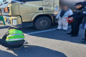 南岗分局长江路公安检查站服务救助过往车辆