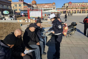 冰城公安：深耕交通安全宣传  “礼”筑文明出行新防线