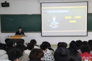 撕破“糖衣”陷阱！  冰城公安进高校 揭秘毒品与诈骗的新马甲