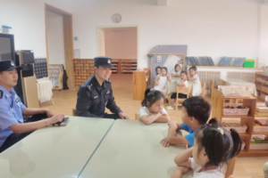 冰城公安：商圈平安守护者 便民服务贴心人