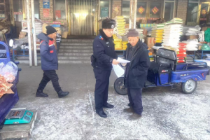 冰面警影：守护冬日安全的“守望者”