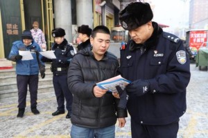 寒江砺剑护安澜 警徽闪耀守民安