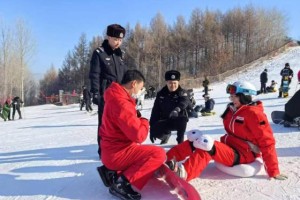 冰城公安：“一景一策”筑牢冬季护游防线