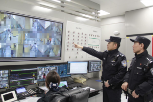 亮剑护平安 冰城公安筑牢冰雪季安全防线