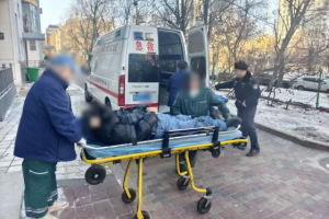 南岗分局民警巡逻中暖心救助 突发脑梗老人转危为安