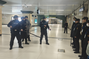 冰城公安：冰雪旅游热 平安守护忙