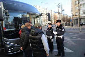 织密“守护网” 系好“安全带”  冰城公安双管齐下护航冰雪之旅