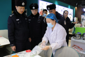 全链条监管 全方位守护  冰城公安拧紧旅游季食品“安全阀”