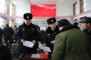 公安普法明底线 依规燃放守平安