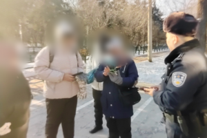 寒冬暖心警事：南岗分局民警巡逻中接连帮游客找回遗失手机